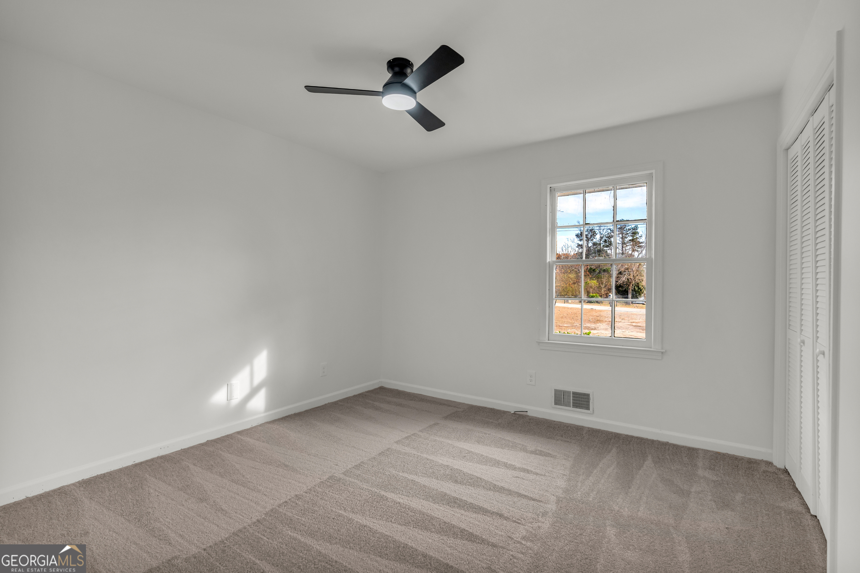 1160 Planing Mill Road Greensboro, GA 30642 - Photo 41 of 76 an empty room with windows