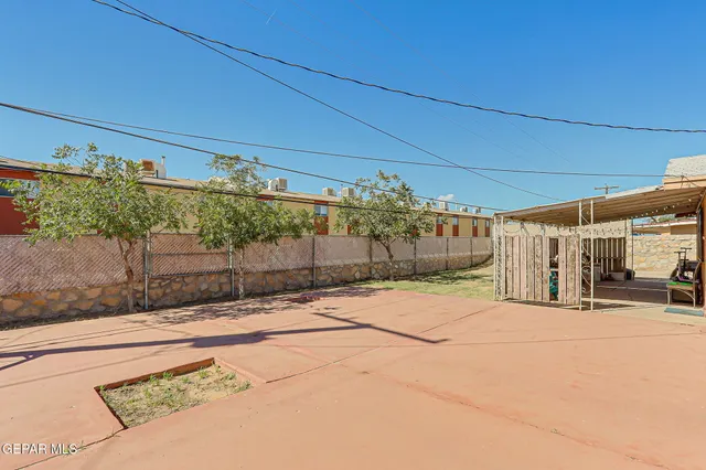 a view of a backyard of the house