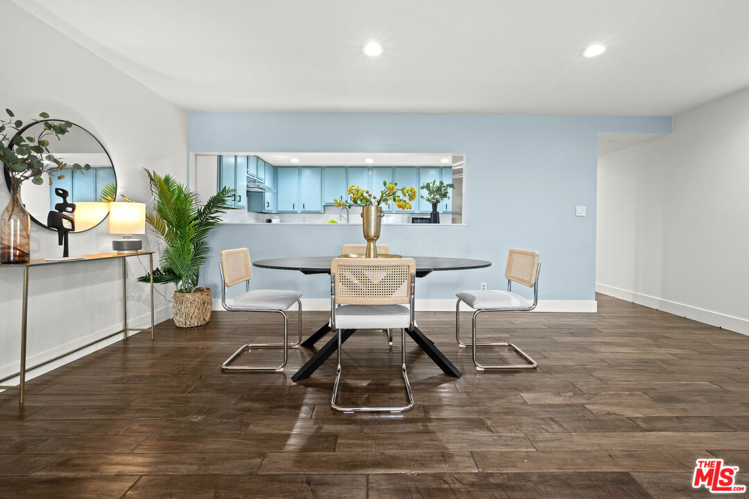 20 Ironsides Street, Unit 8 Marina del Rey, CA 90292 - Photo 6 of 17 a workspace with furniture and a potted plant