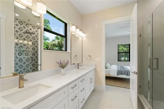 a en suite bathroom with a sink and a mirror