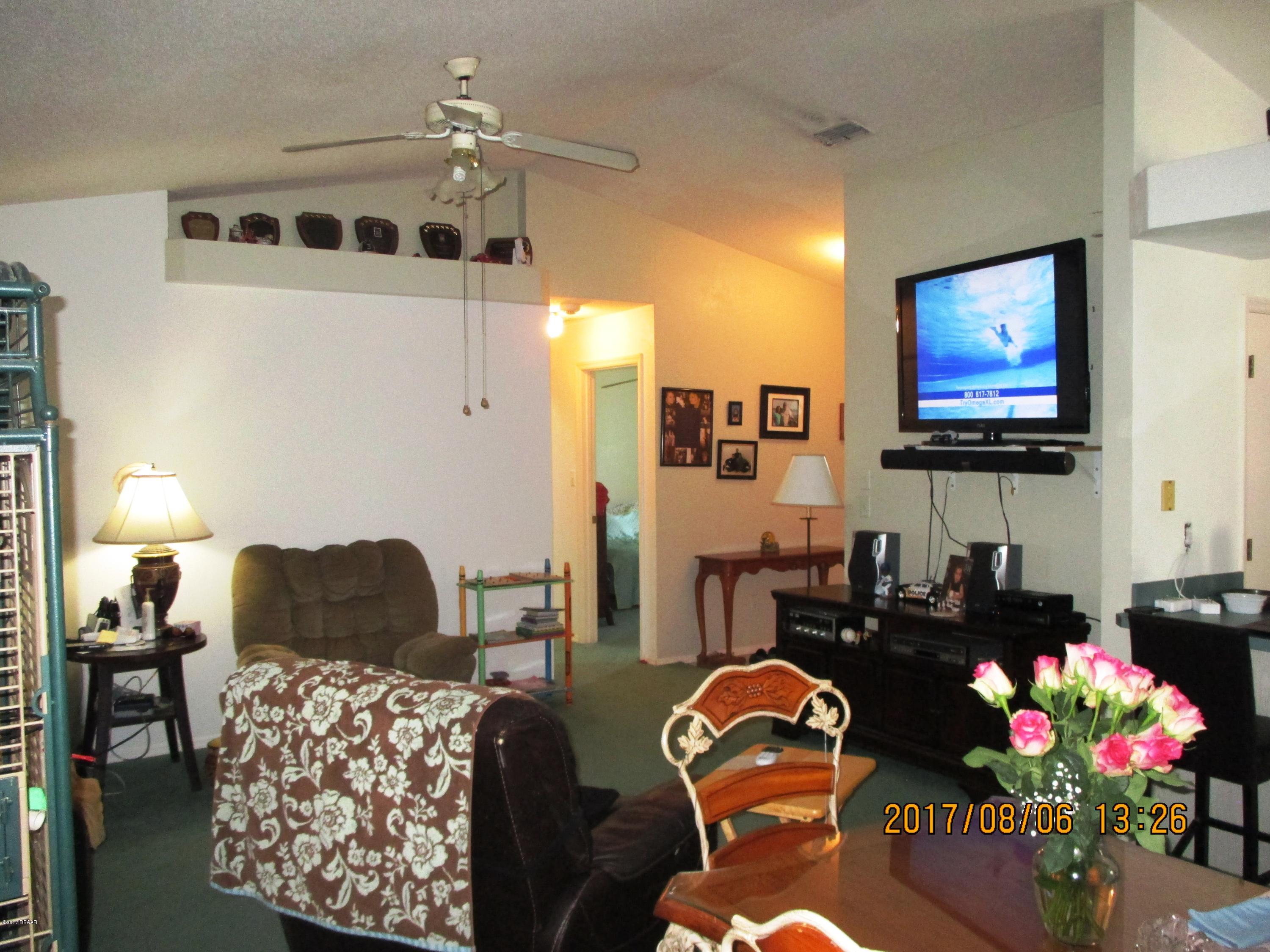976 Deer Springs Road Port Orange, FL 32129 - Photo 19 of 24 Dining Living room