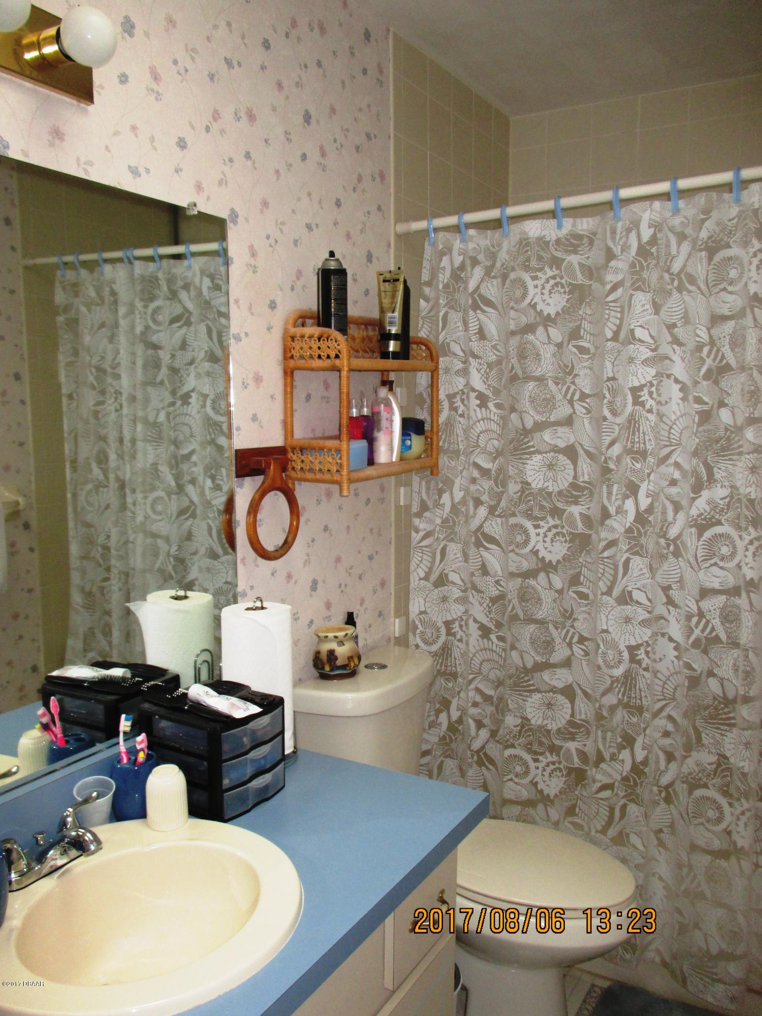 976 Deer Springs Road Port Orange, FL 32129 - Photo 22 of 24 Guest bath