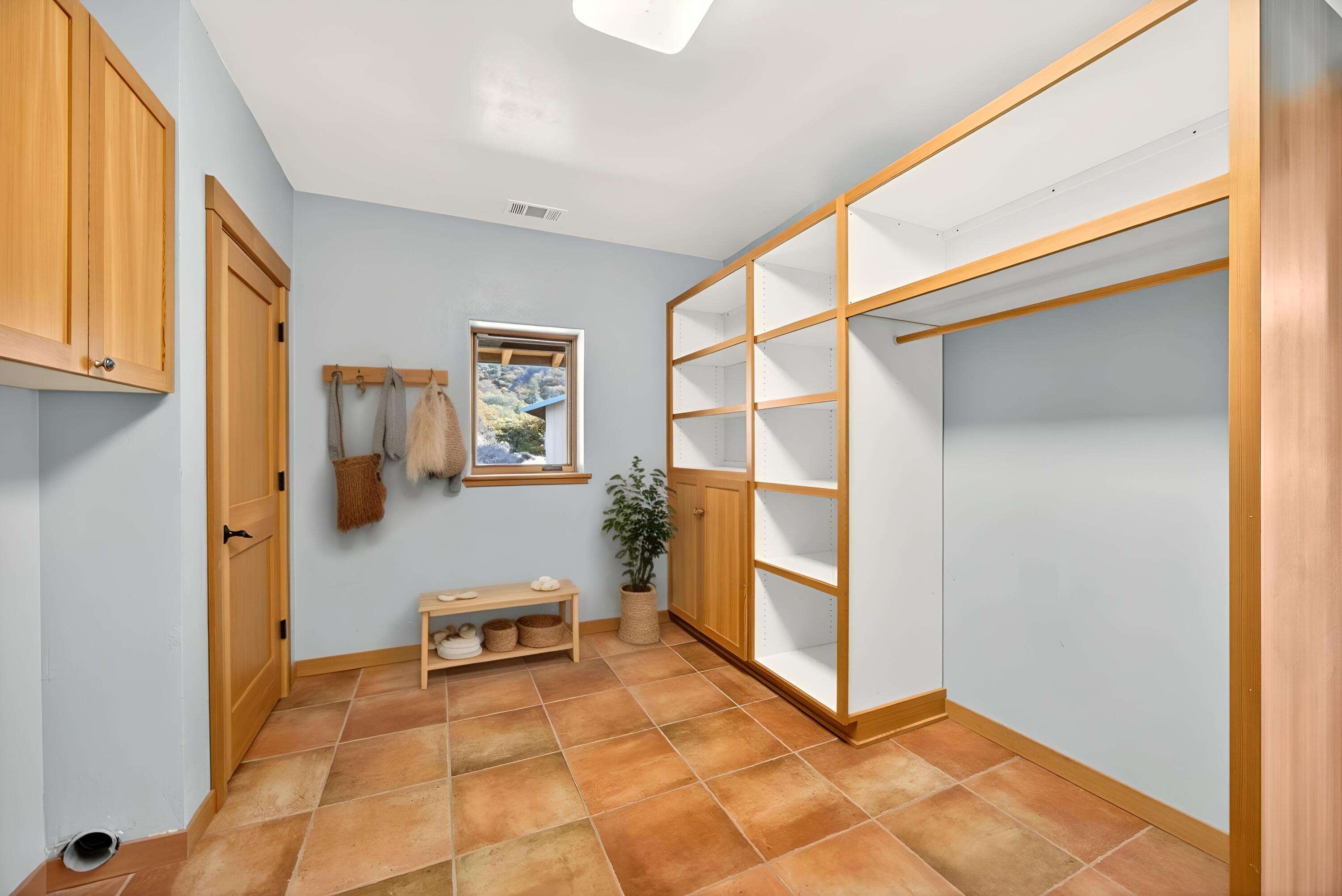 17252 North Applegate Road Grants Pass, OR 97527 - Photo 34 of 59 LaundryRoomApplegate
