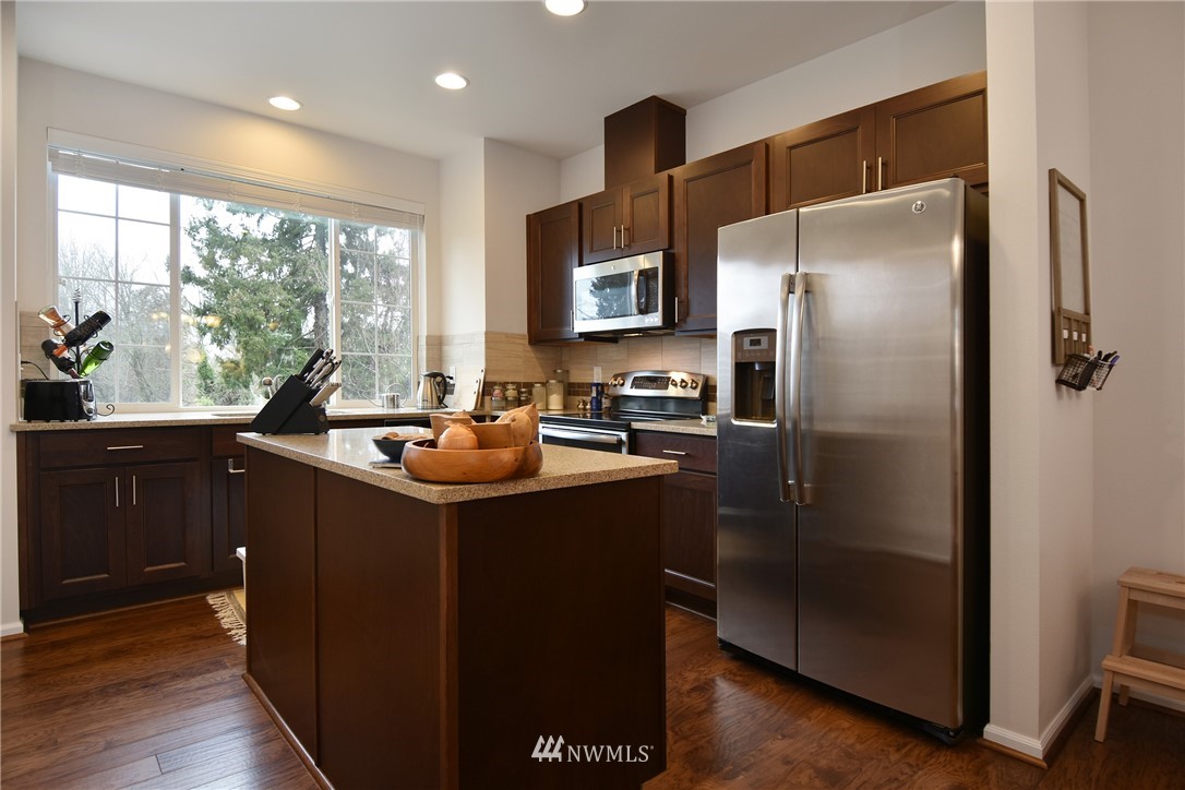 6590 High Point Drive Southwest Seattle, WA 98126 - Photo 11 of 22 Gallery Image 11