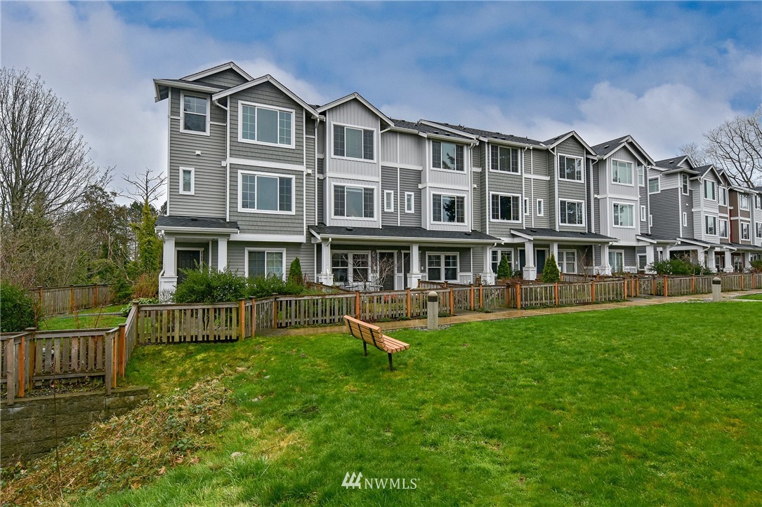 6590 High Point Drive Southwest Seattle, WA 98126 - Photo 3 of 22 Gallery Image 3