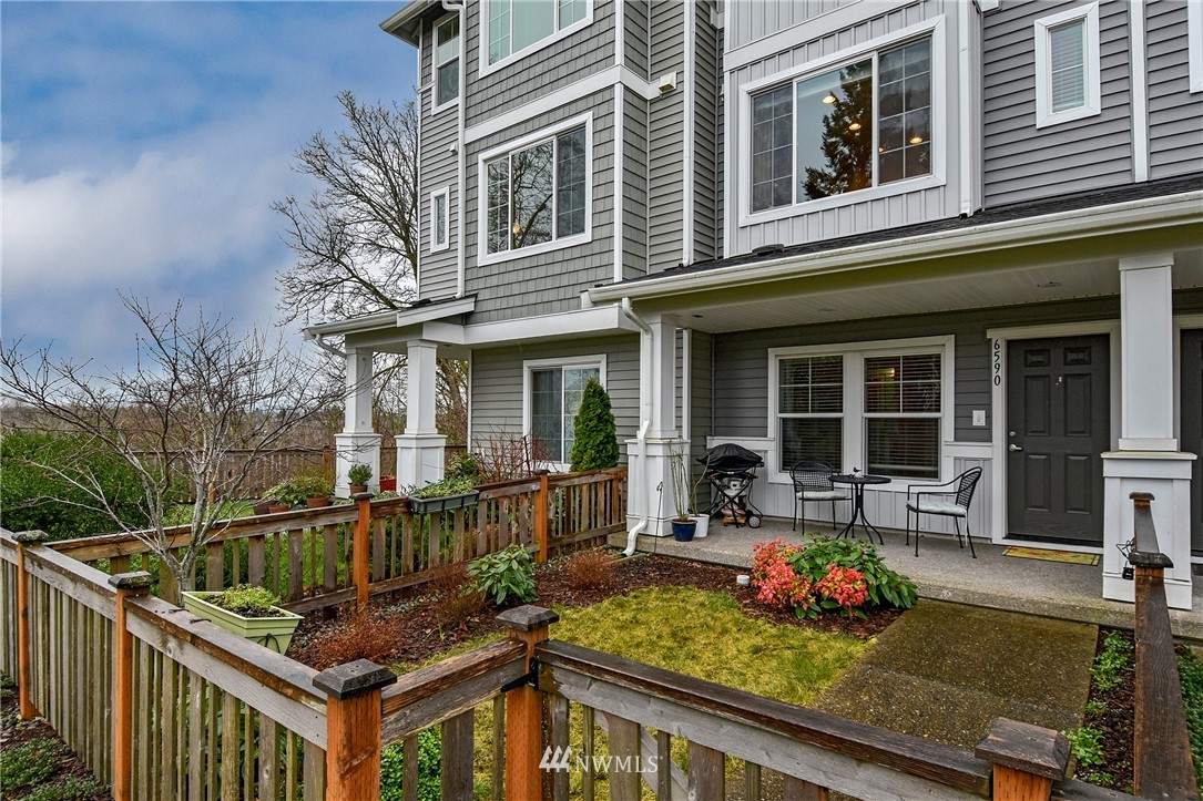 6590 High Point Drive Southwest Seattle, WA 98126 - Photo 4 of 22 Gallery Image 4