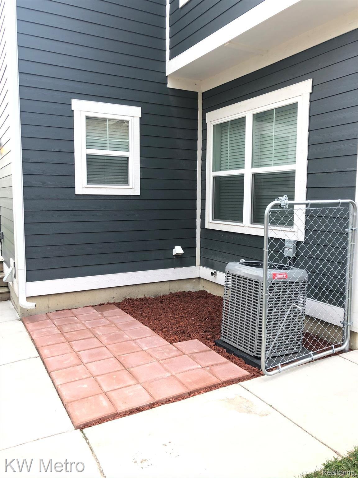 3216 Inman Street Ferndale, MI 48220 - Photo 34 of 36 0157d9043e613f122967510ea098f30663f07c0a43.jpg