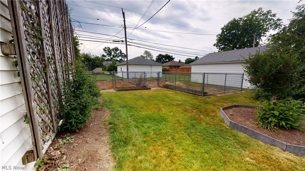 30026 Vineyard Road Willowick, OH 44095 - Photo 24 of 32