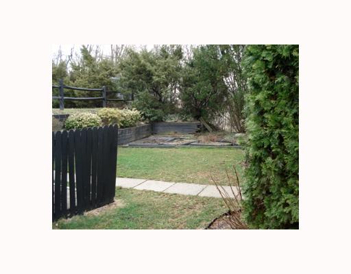 283 Horning Road Bethel Park, PA 15102 - Photo 12 of 14 Yard/Garden. Side Yard