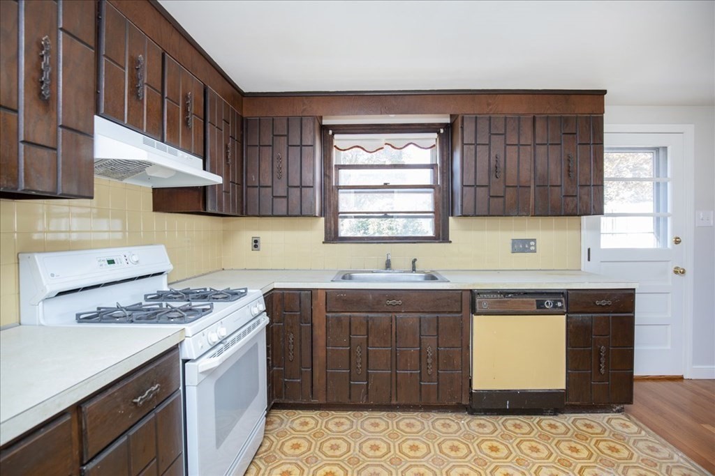 3 Barbara Road Stoneham, MA 02180 - Photo 12 of 32 Gallery Image 12