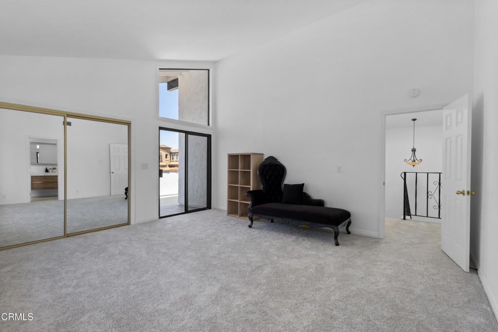 3960 West Hemlock Street Oxnard, CA 93035 - Photo 19 of 42 a living room with furniture
