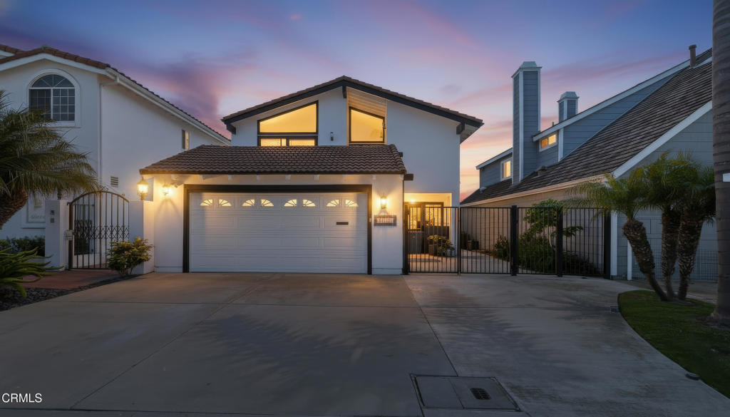 3960 West Hemlock Street Oxnard, CA 93035 - Photo 41 of 42 a front view of a house with a yard