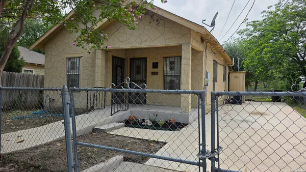 $1,050 | 205 Mockert, San Antonio, TX 78204