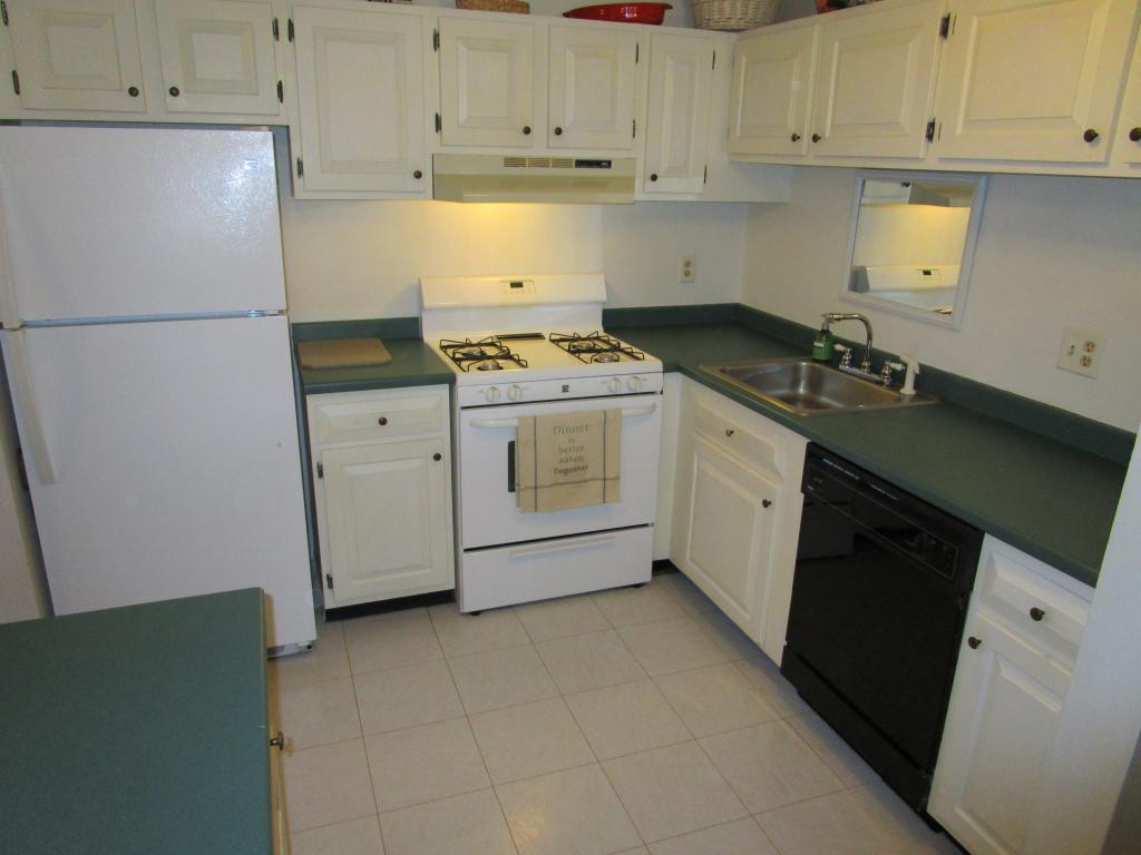 5 Brookside Drive, Unit 2 Exeter, NH 03833 - Photo 3 of 21 Gallery Image 3