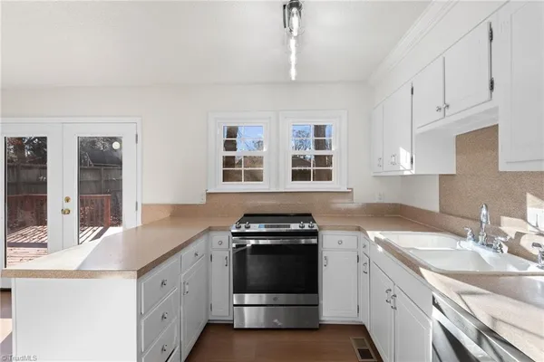 $2,300 | 1705 Three Meadows Road, Greensboro, NC 27455