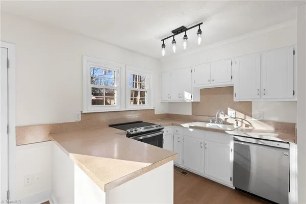 $2,300 | 1705 Three Meadows Road, Greensboro, NC 27455