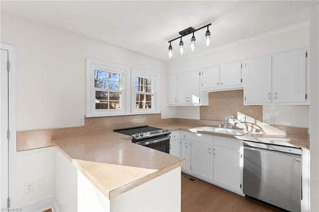 $2,300 | 1705 Three Meadows Road, Greensboro, NC 27455