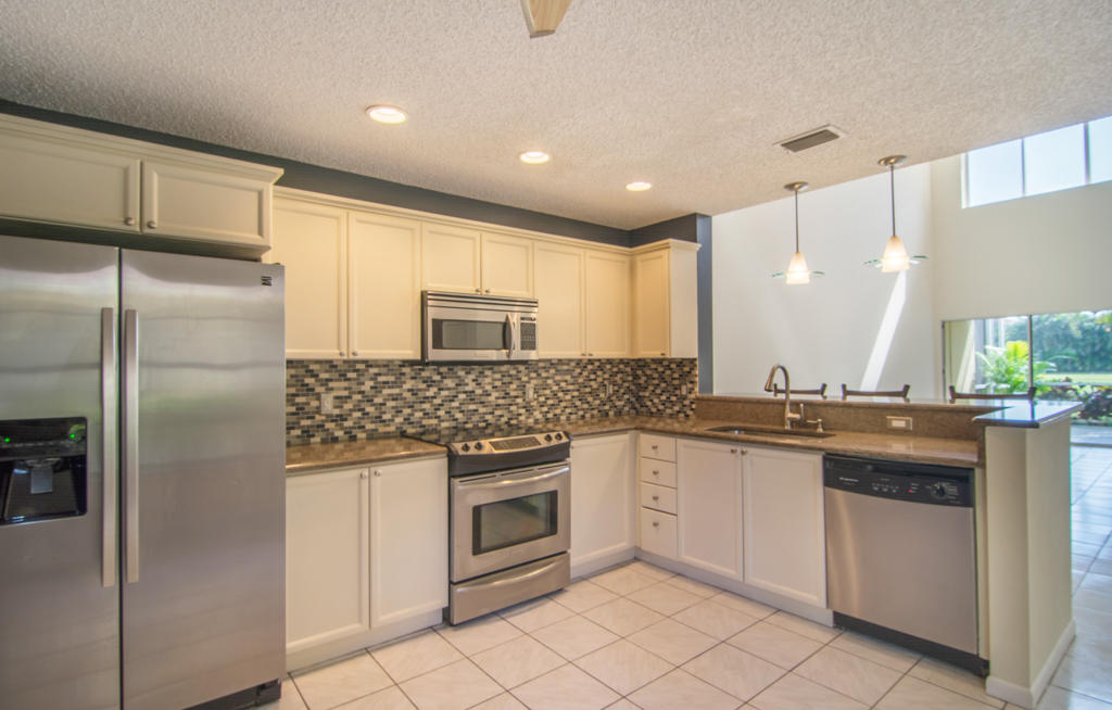 17046 Boca Club Boulevard, Unit 2 Boca Raton, FL 33487 - Photo 7 of 37 b-11