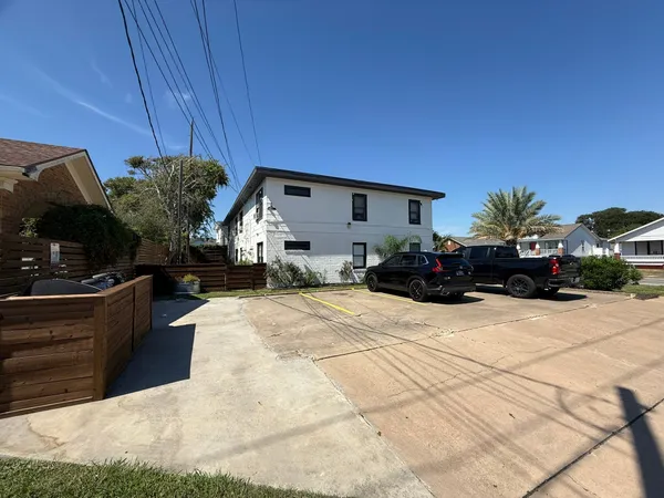 $1,000,000 | 5103 Avenue O, Galveston, TX 77551