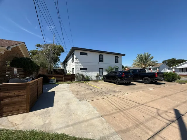 $1,000,000 | 5103 Avenue O, Galveston, TX 77551