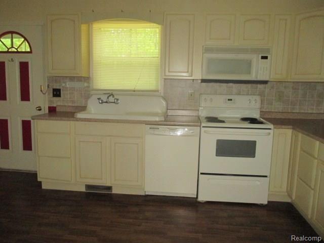 1407 North Branch Road North Branch, MI 48461 - Photo 10 of 25 kitchen.JPG