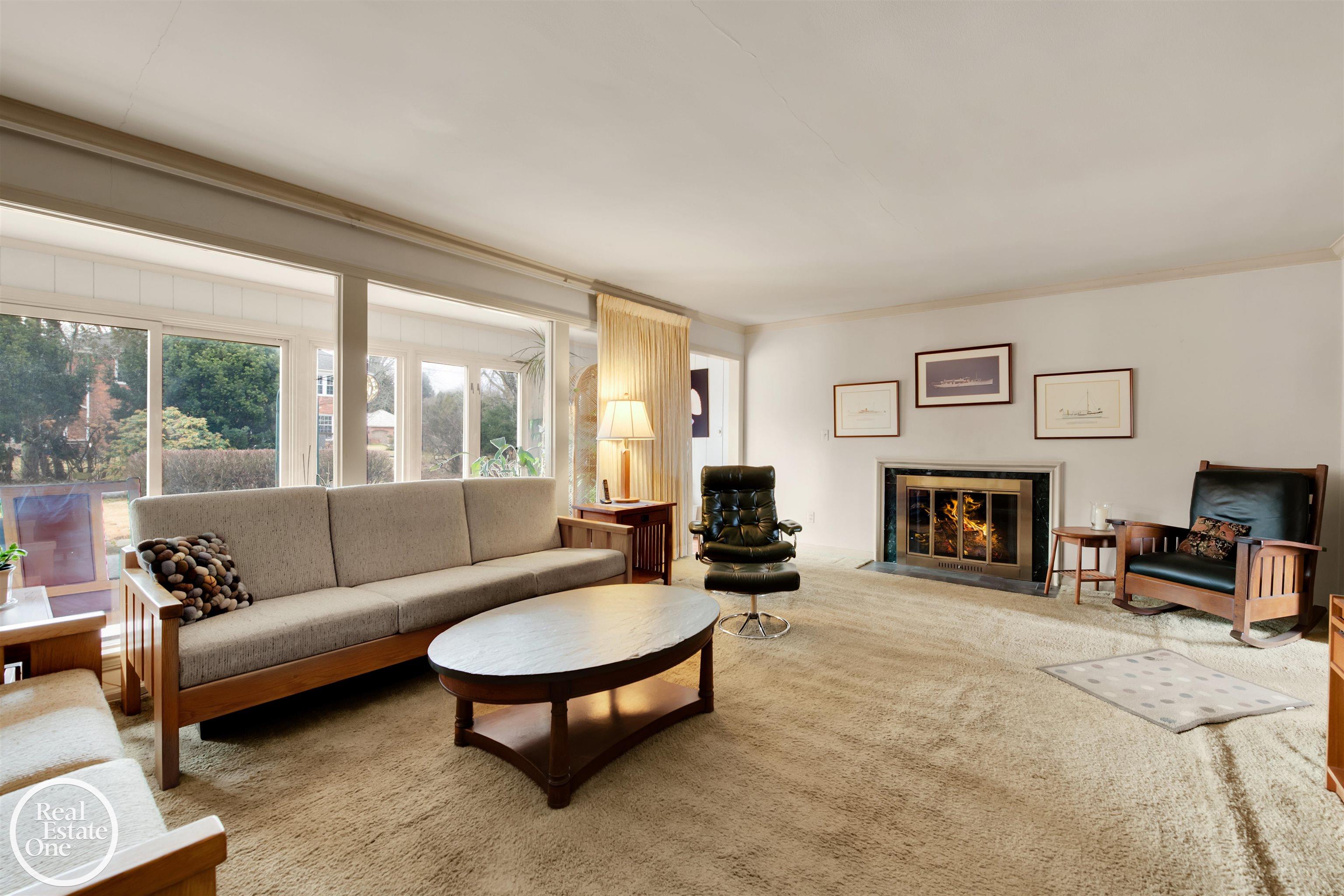 57 Hampton Road Grosse Pointe, MI 48236 - Photo 8 of 35 50134657-c8e77112-39e0-4728-816d-f8cd2289185d.JPG