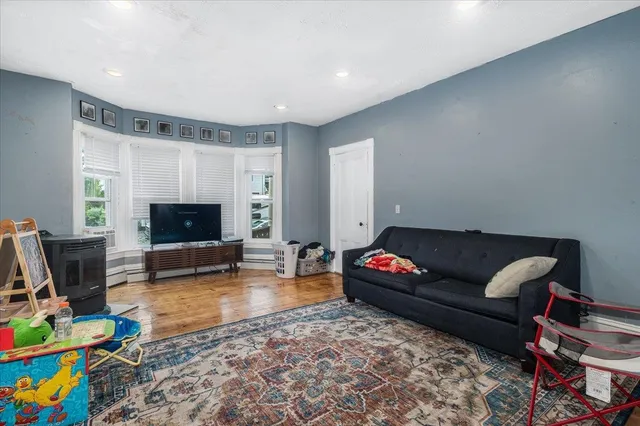 $550,000 | 23 Pleasant Street, Hillsborough, NH 03244