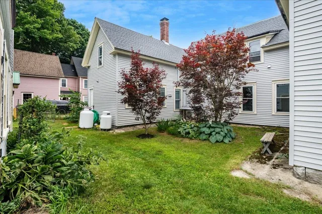 $550,000 | 23 Pleasant Street, Hillsborough, NH 03244