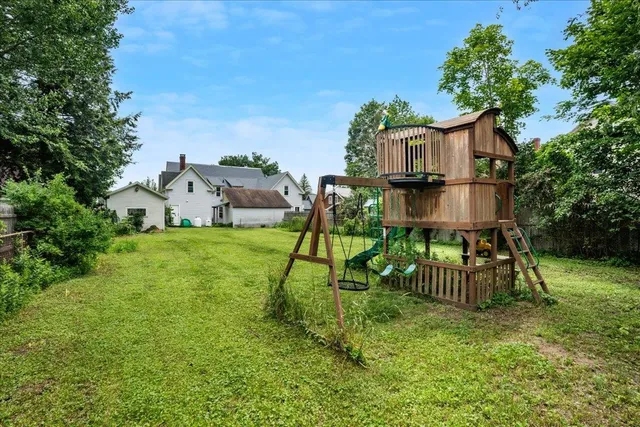 $550,000 | 23 Pleasant Street, Hillsborough, NH 03244