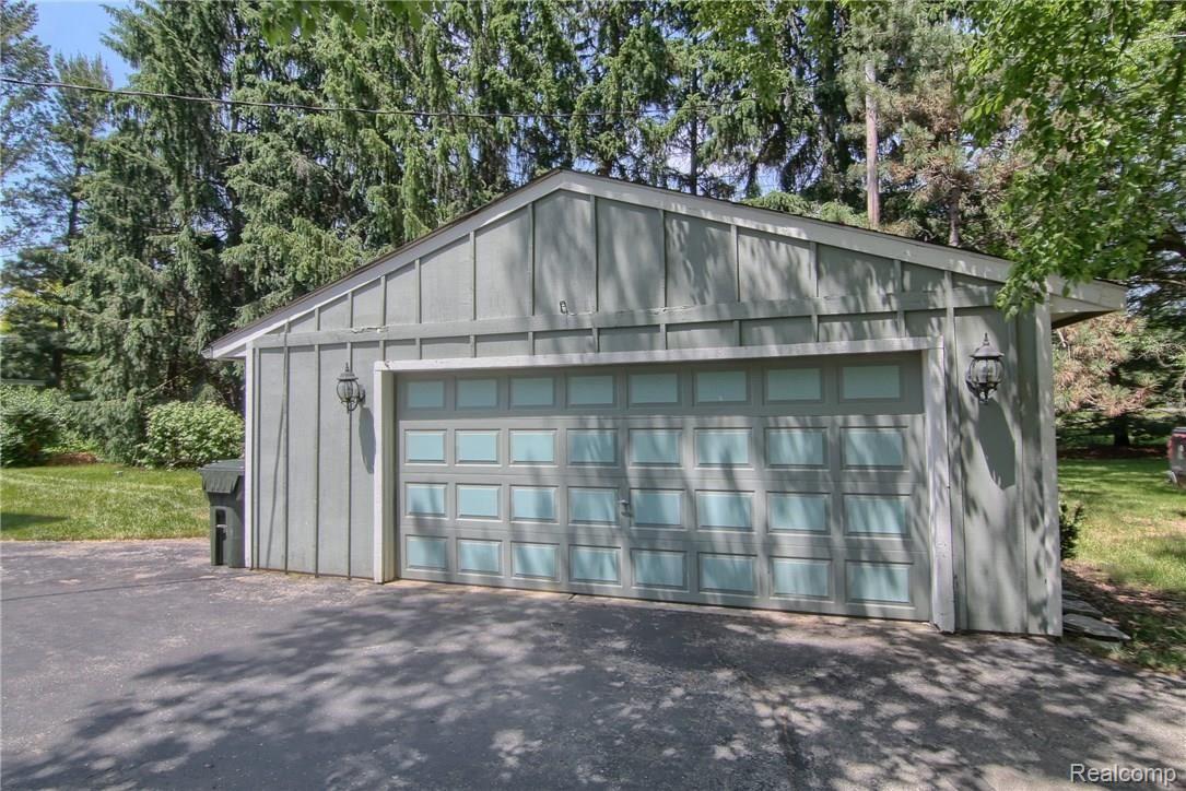 4448 Pleasant Valley Road Brighton, MI 48114 - Photo 32 of 32 Garage.jpg