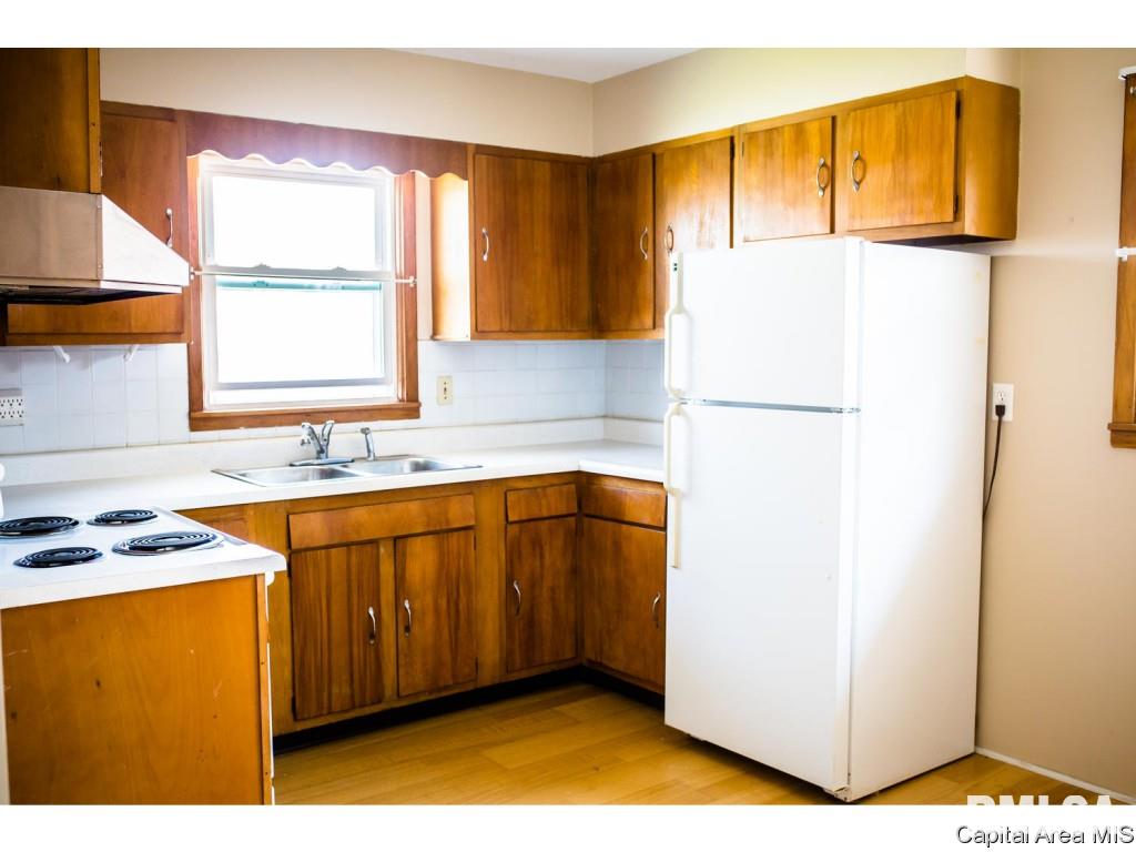 3239 South 6th Street Springfield, IL 62703 - Photo 3 of 16