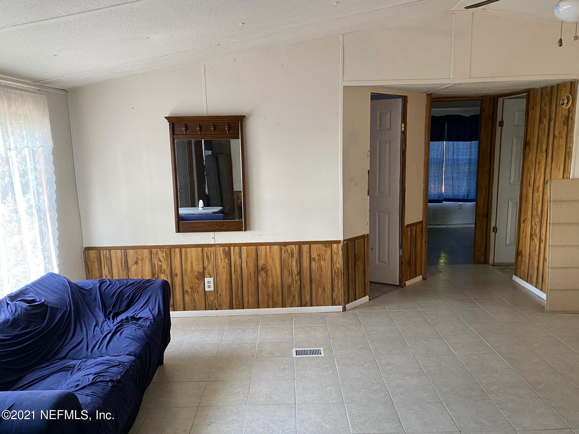 196 Indian Lakes Road Hawthorne, FL 32640 - Photo 21 of 27 a living room with a couch and a window