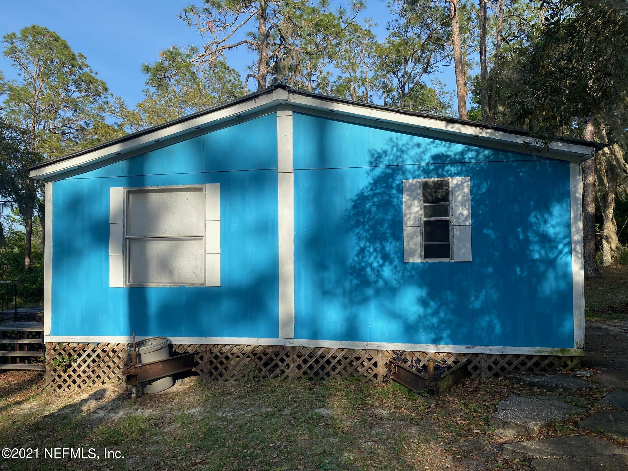 196 Indian Lakes Road Hawthorne, FL 32640 - Photo 5 of 27 a view of a house with a yard