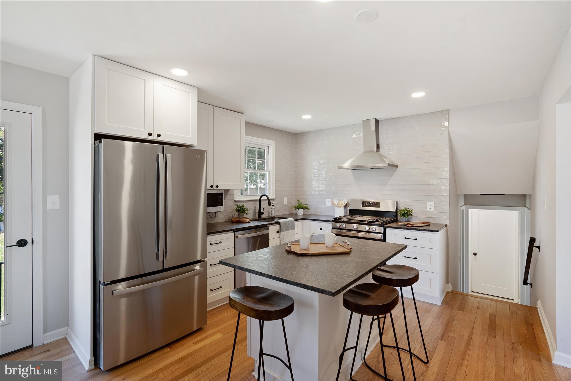 8 Carvel Circle Edgewater, MD 21037 - Photo 4 of 21