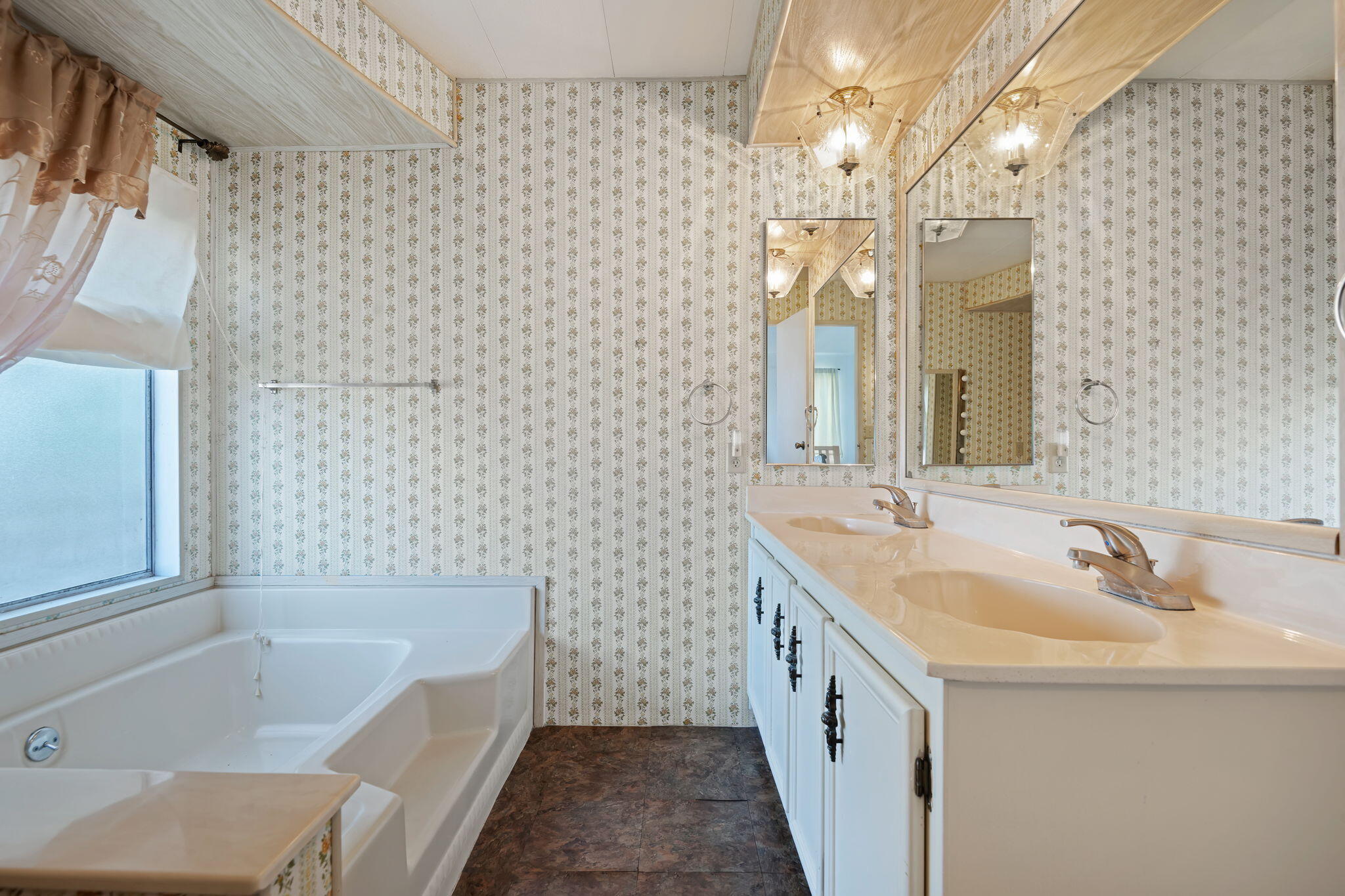340 Old Mill Road, Unit SPC 140 Santa Barbara, CA 93110 - Photo 20 of 30 17-Primary Bathroom