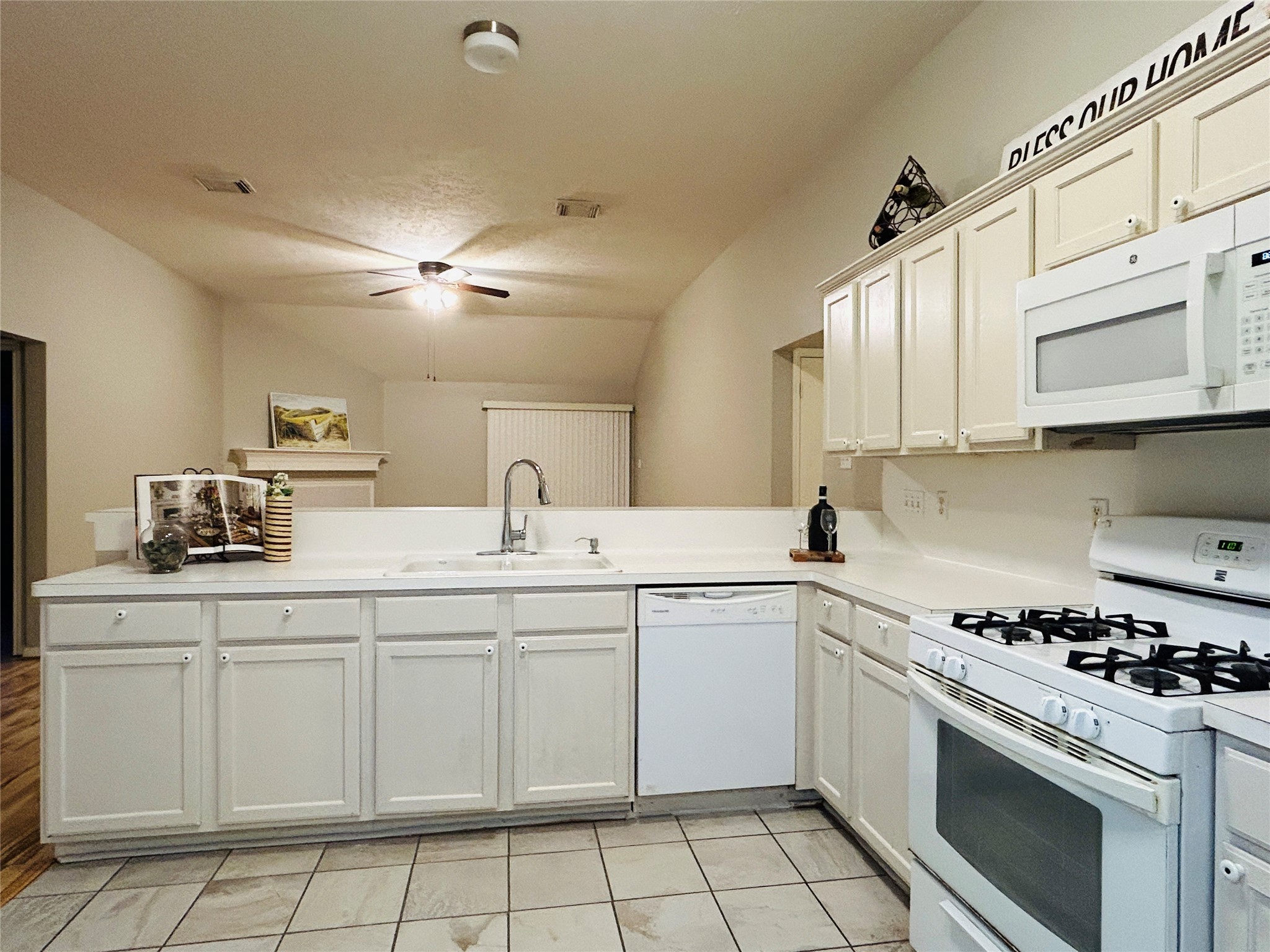 1404 Helmsley Drive Rosenberg, TX 77471 - Photo 13 of 25