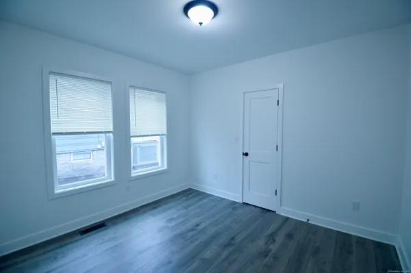$2,900 | 21 Nichols Street, Ansonia, CT 06401