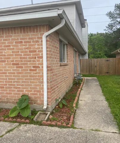 a view of back yard of the house