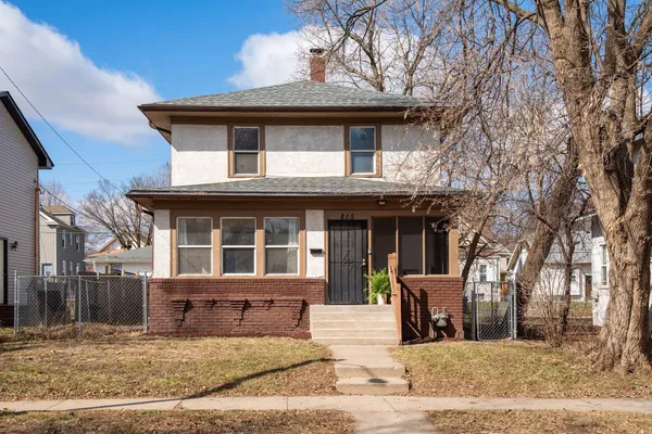 $300,000 | 815 North Newton Avenue, Minneapolis, MN 55411
