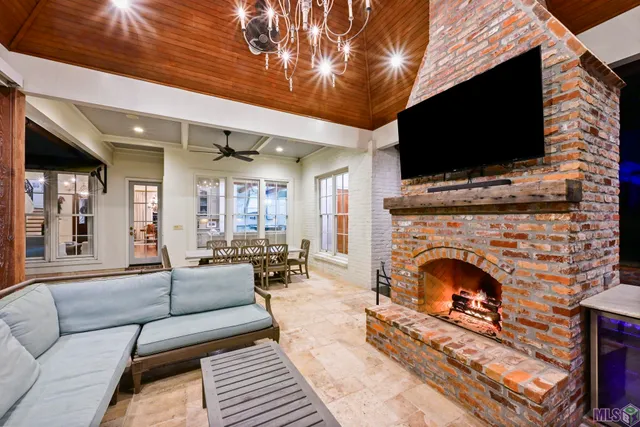 $1,224,900 | 18663 Santa Maria Drive, St. George, LA 70809