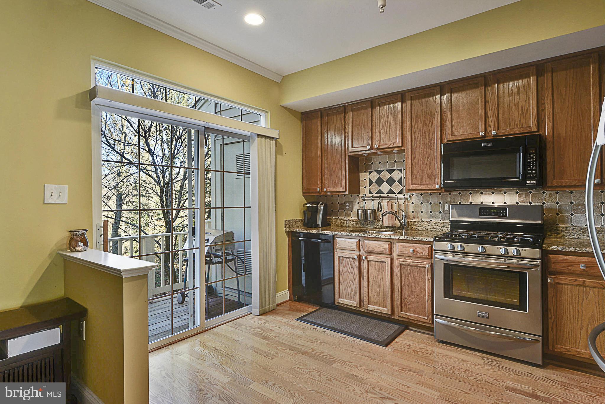 1305 Windleaf Drive, Unit 168 Reston, VA 20194 - Photo 7 of 29 Kitchen