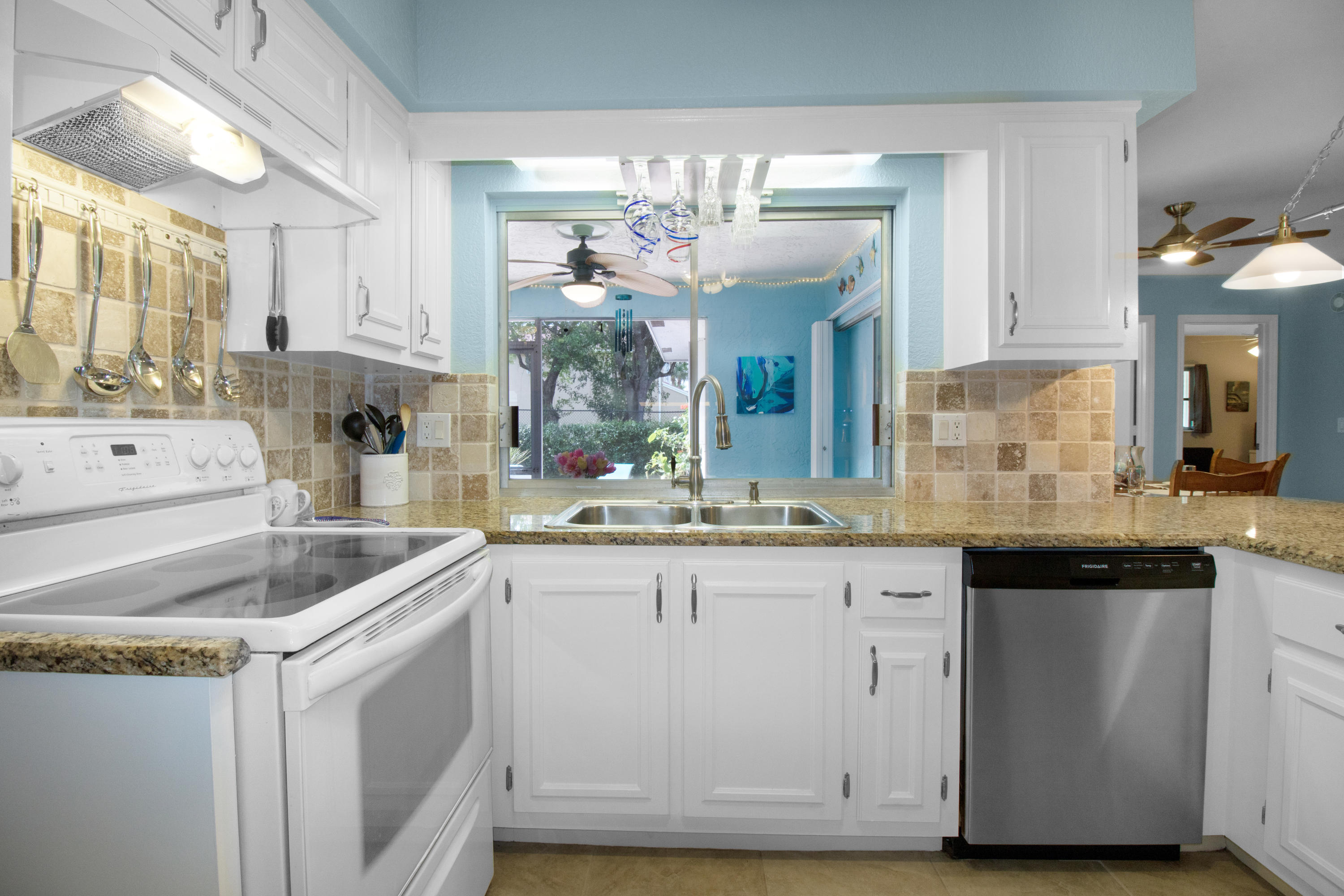 22576 Lanyard Street Boca Raton, FL 33428 - Photo 24 of 47 Kitchen looking into eating area