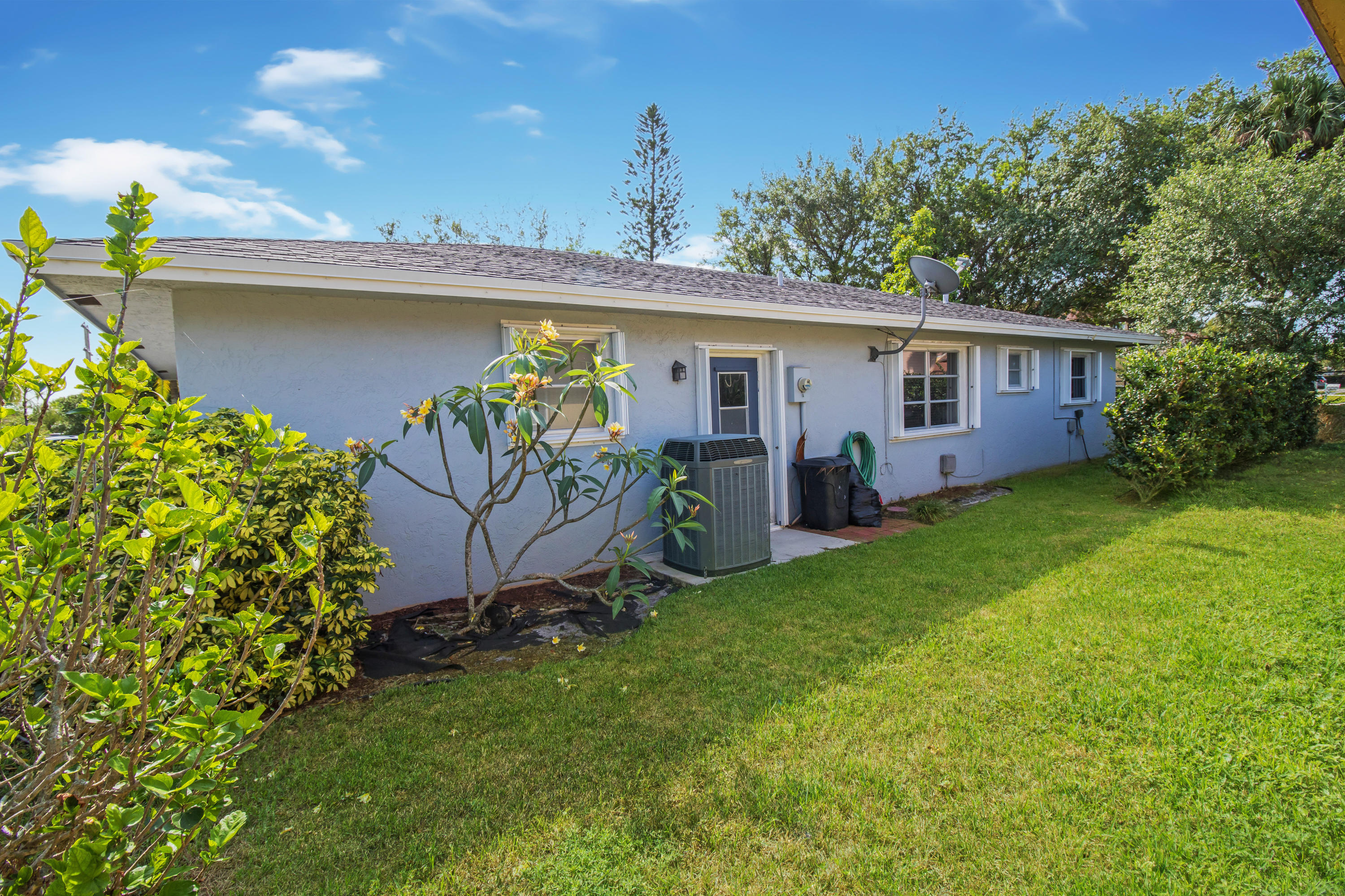 22576 Lanyard Street Boca Raton, FL 33428 - Photo 46 of 47 Side yard