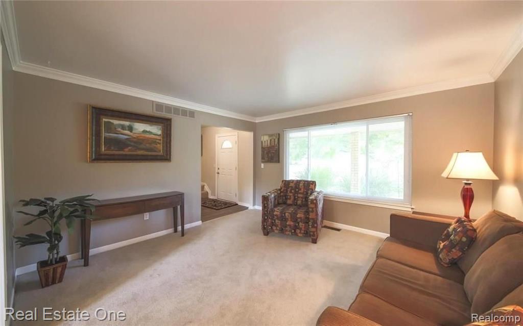 524 Meadowlake Road Canton, MI 48188 - Photo 3 of 24