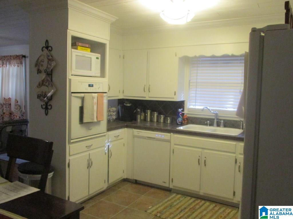 304 Shell Street Anniston, AL 36206 - Photo 4 of 25