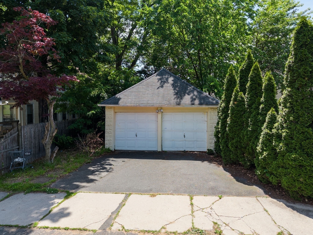 415 Maple Street Springfield, MA 01105 - Photo 31 of 40