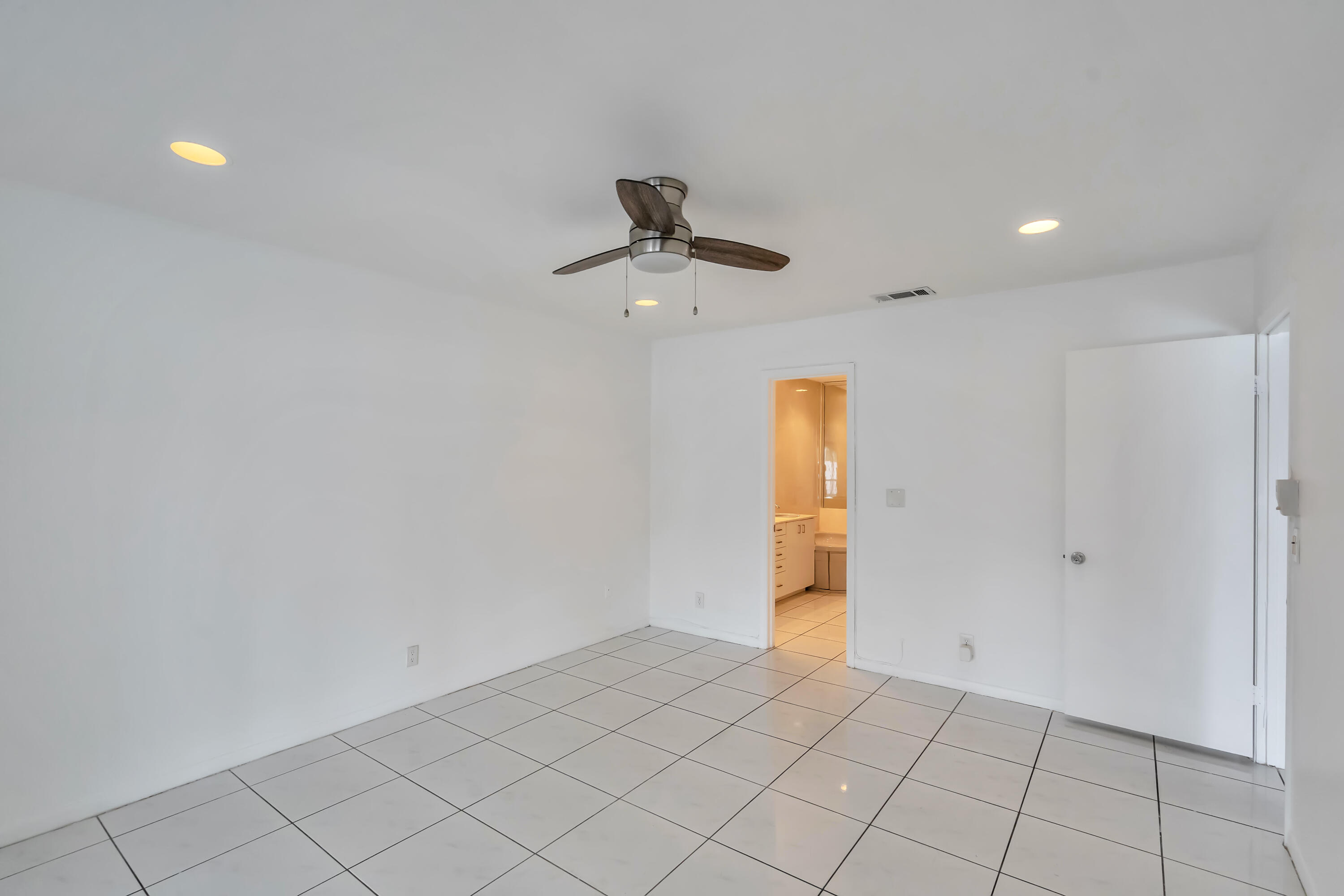 9720 Carousel Circle South Boca Raton, FL 33434 - Photo 13 of 24 QPT - TMP08266