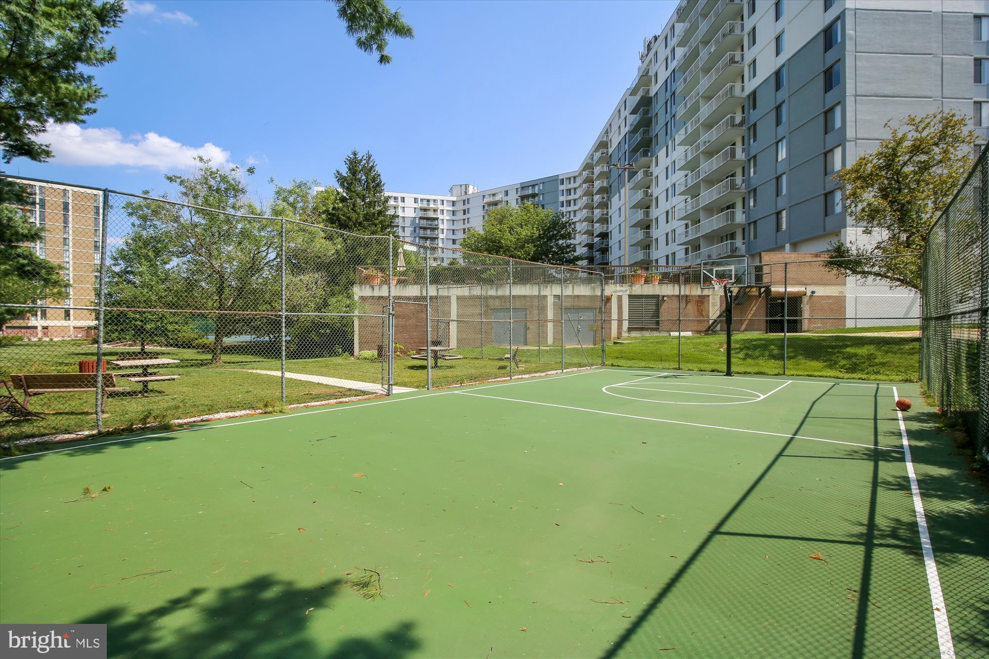 6800 Fleetwood Road, Unit 1004 McLean, VA 22101 - Photo 31 of 40 Vibrant community basketball court awaits play.