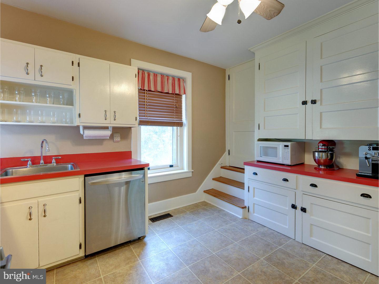 203 Rosedale Drive Pottstown, PA 19464 - Photo 10 of 23 Kitchen