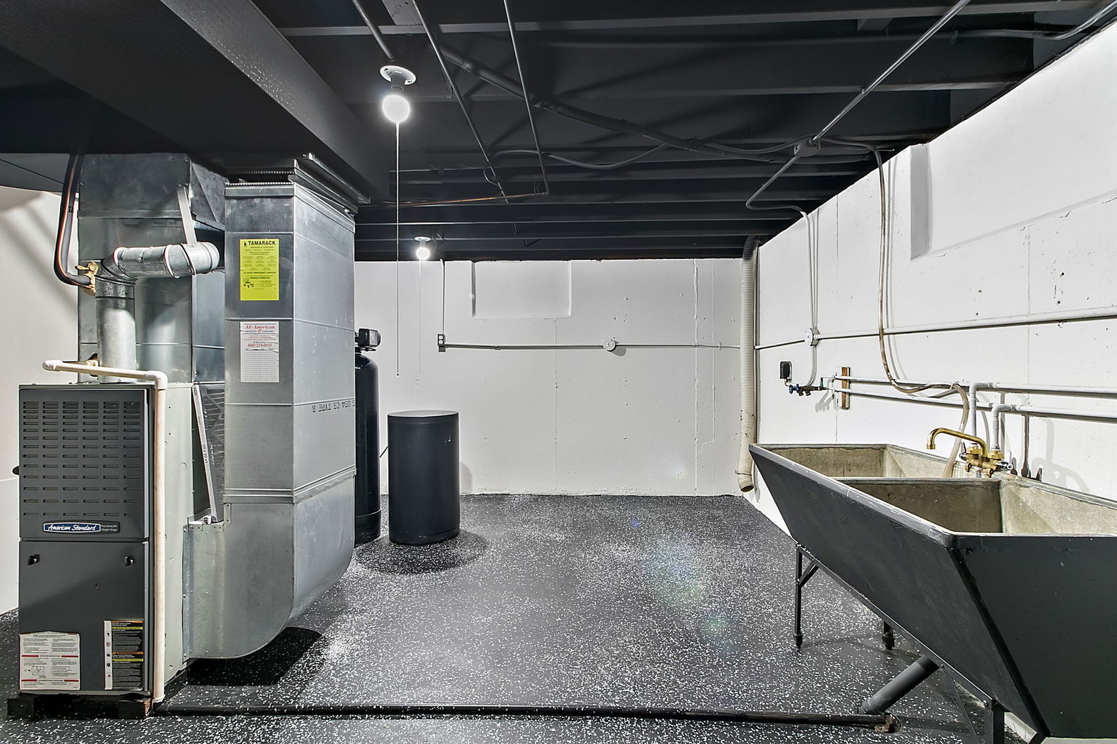 23519 West Renwick Road Plainfield, IL 60586 - Photo 10 of 22 a kitchen with refrigerator and countertop